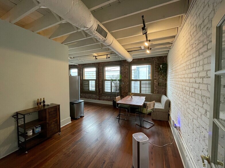More Photos Of 463 King St, Charleston Storefront Retail Office For Lease
