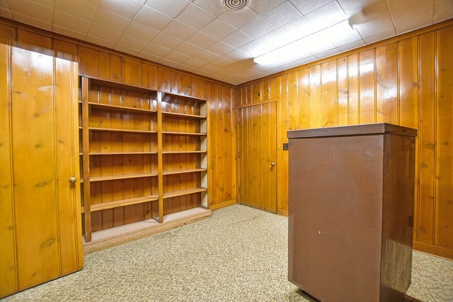 More Photos Of 1100 E South Grand Ave, Springfield Office For Sale