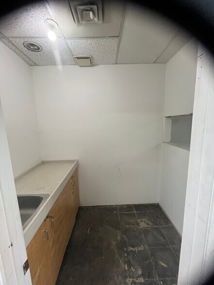 More Photos Of 12046 Fort Rd NW, Edmonton Apartments For Lease