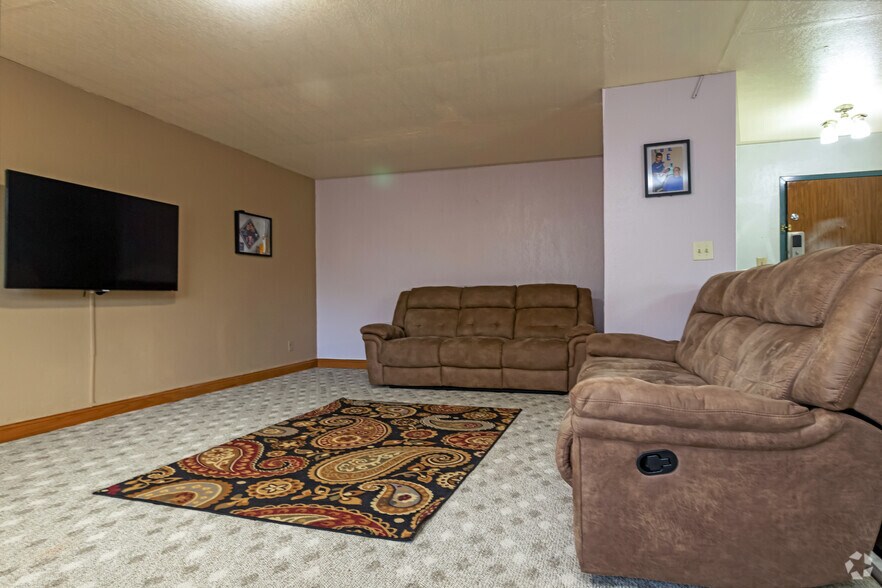 More Photos Of 5100 Hickory Point Frontage Rd, Decatur Hotel For Sale