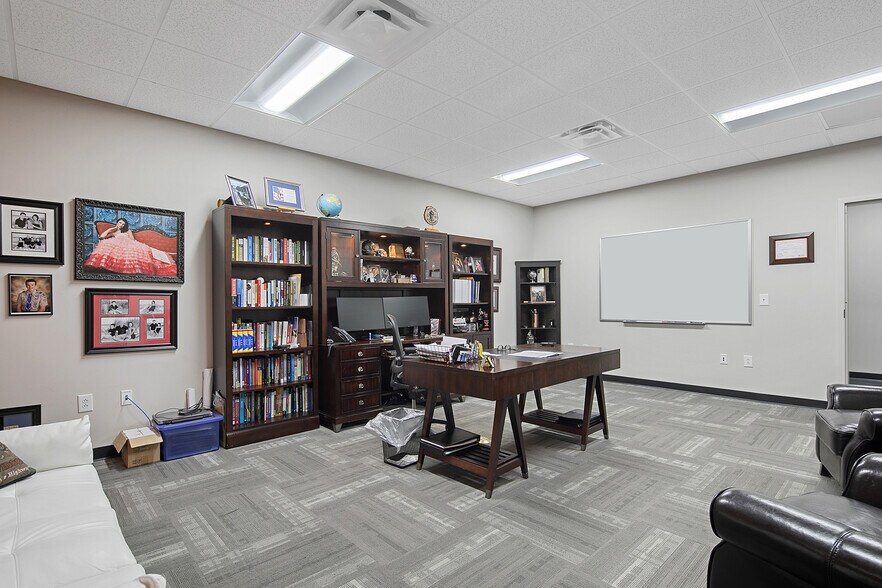 More Photos Of 2847 Bridgewood Dr, Fayetteville Office For Sale