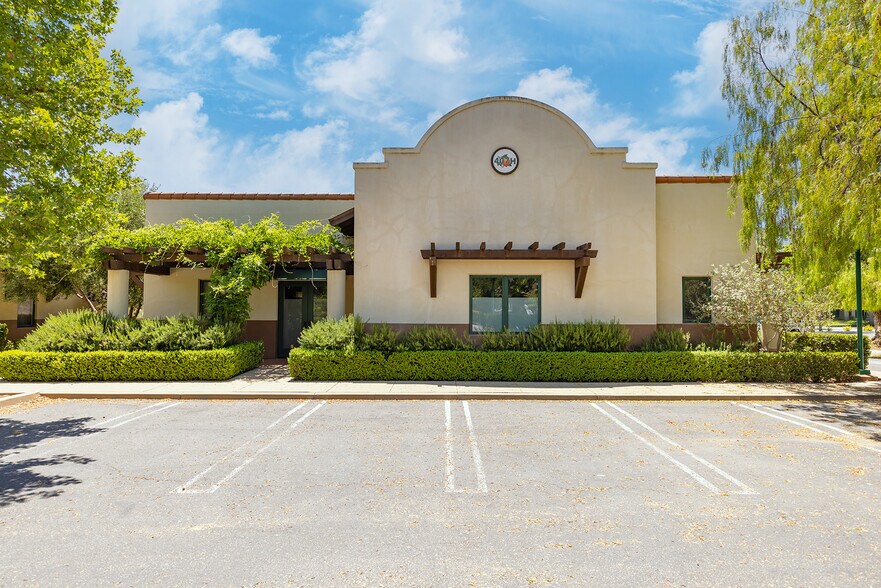 More Photos Of 407 Bryant Cir, Ojai Manufacturing For Sale