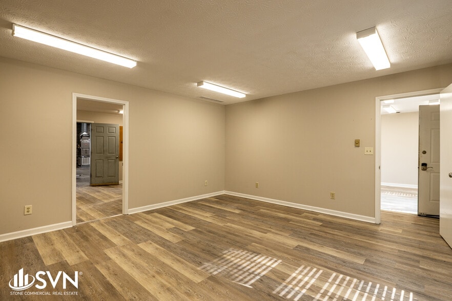 More Photos Of 225 Normandy Ct, Nicholasville Light Distribution For Lease