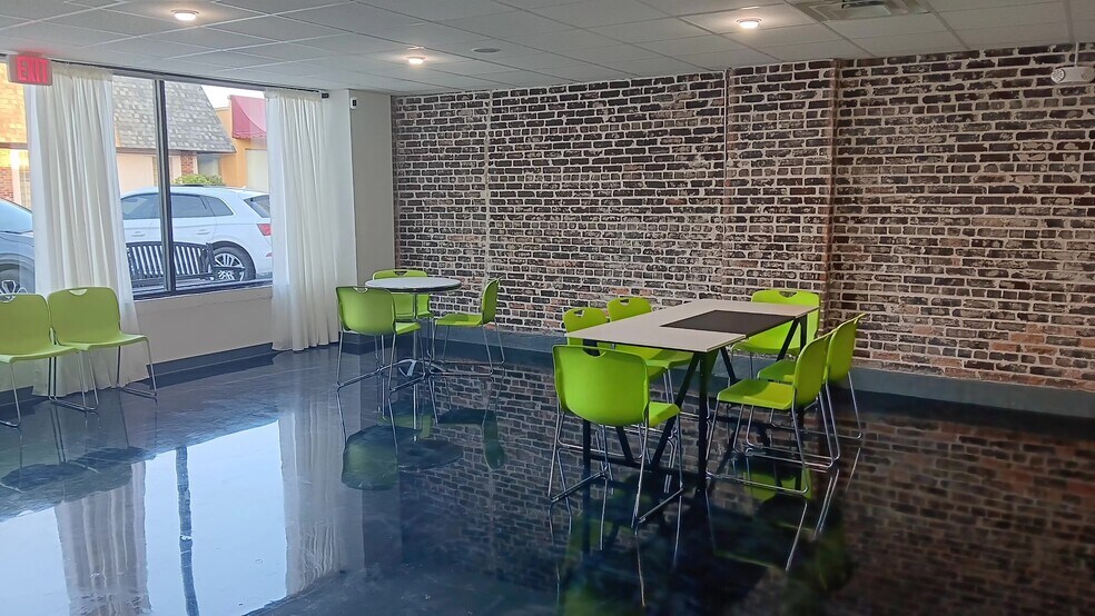 More Photos Of 19 N 6th St, Haines City Storefront For Lease