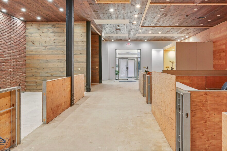 More Photos Of 17 Market St, Poughkeepsie Office For Sale