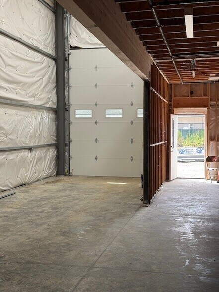 More Photos Of 2001 Henson Rd, Mount Vernon Distribution For Sale