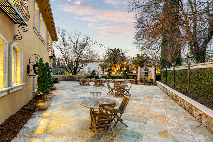 More Photos Of 1210 Arden Hills Ln, Sacramento Specialty For Sale