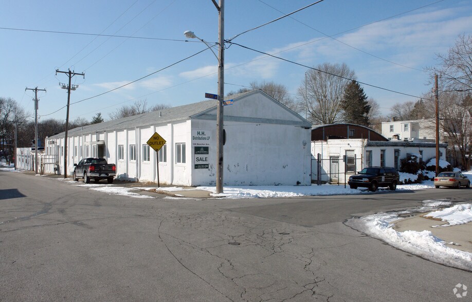 Primary Photo Of 100 Beecher Ave, Cheltenham Warehouse For Lease