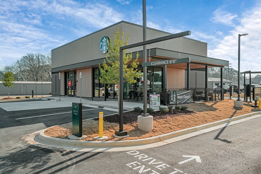 Primary Photo Of 820 Hwy 31 NW, Hartselle General Retail For Sale