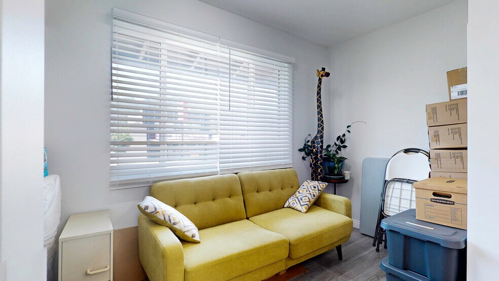 More Photos Of 6851 Foothill Blvd, Tujunga Office Residential For Sale