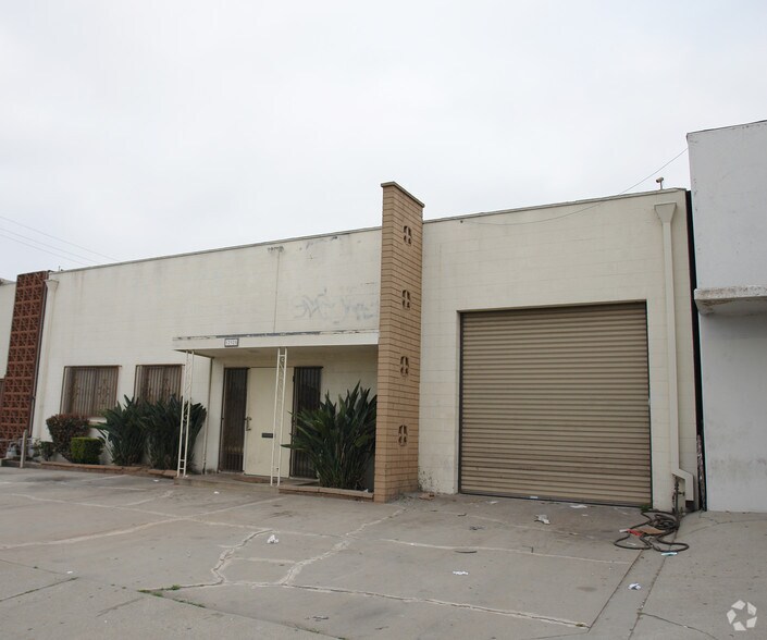 Primary Photo Of 12925 S Broadway, Los Angeles Warehouse For Lease