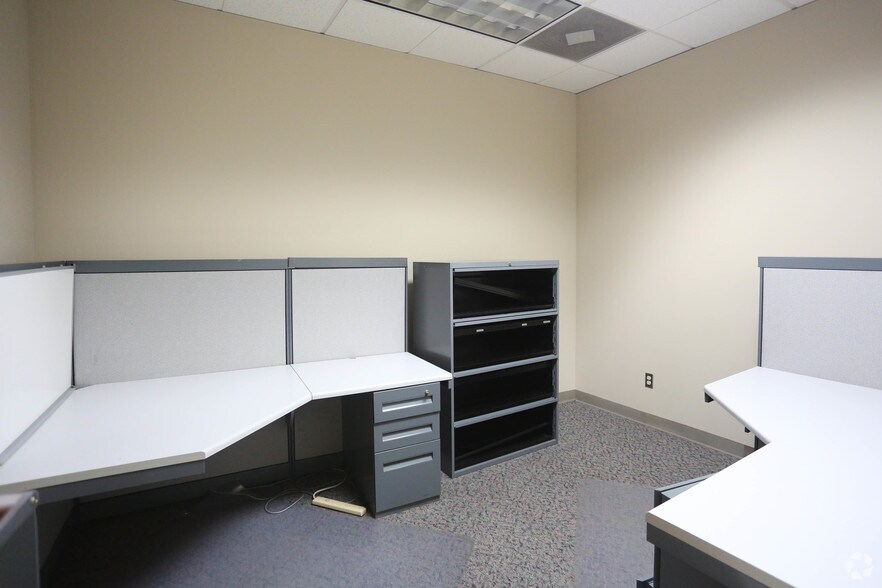 More Photos Of 2070 Little Hills Expy, Saint Charles Office For Sale