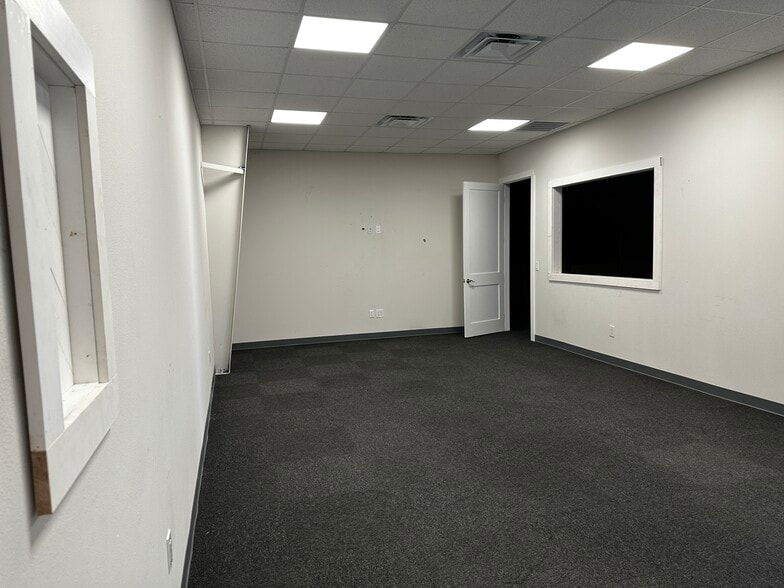 More Photos Of 13809 Monroes Business Park, Tampa Warehouse For Lease
