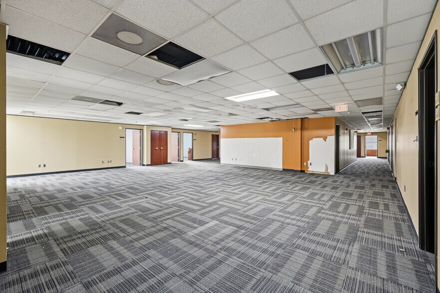 More Photos Of 15201 Mercantile Dr, Dearborn Light Manufacturing For Sale