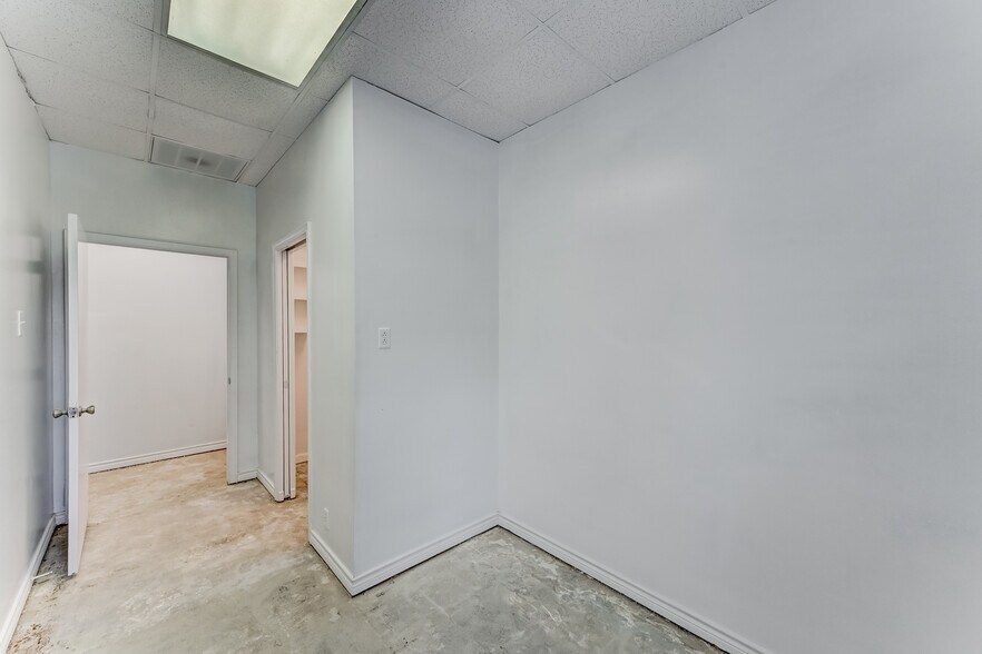 More Photos Of 14721 Pebble Bend Dr, Houston Medical For Lease