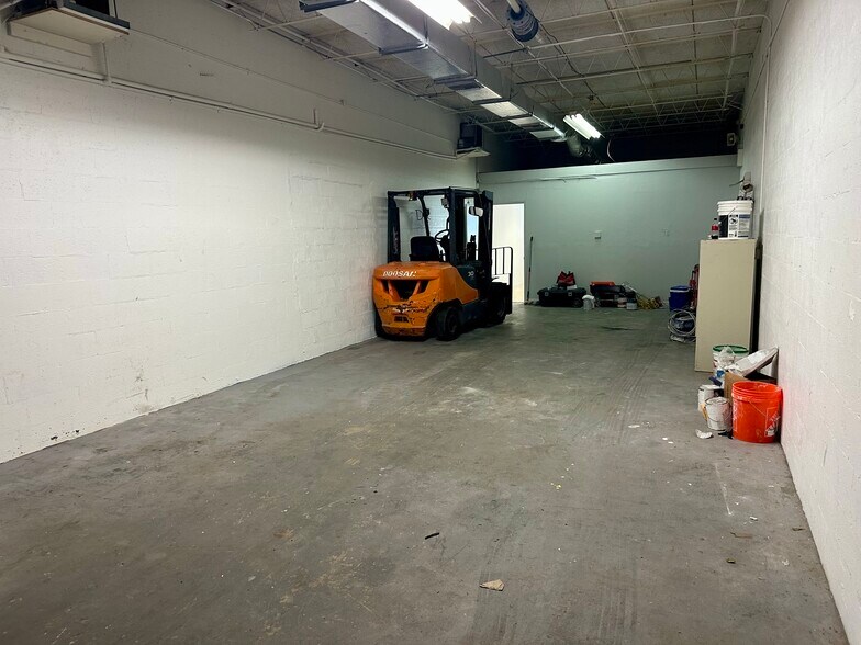 More Photos Of 2301-2325 NW 30th St, Oakland Park Warehouse For Sale