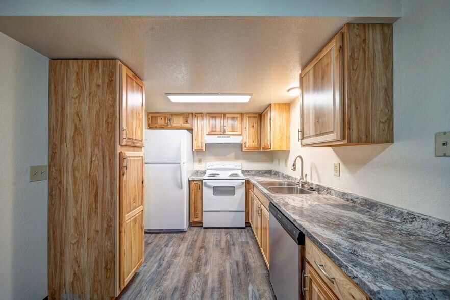 More Photos Of 2351 Victor Ave, Redding Apartments For Sale