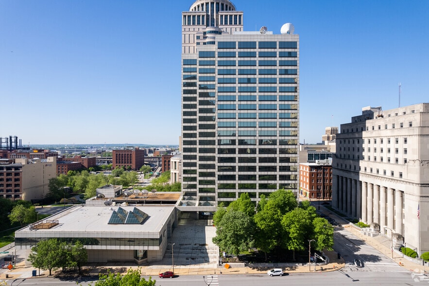 More Photos Of 1010 Market St, Saint Louis Office For Lease