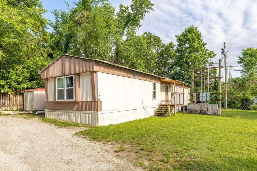 More Photos Of 153 Laclede Ln, Hollister Manufactured Housing Mobile Home Park For Sale