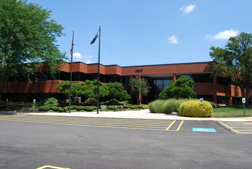 More Photos Of 2555 Kingston Rd, York Office For Lease