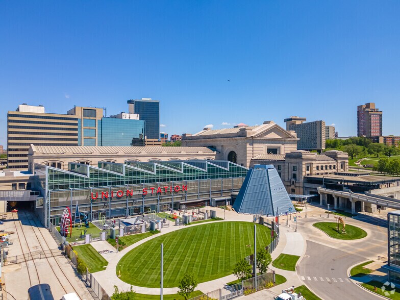 More Photos Of 30 W Pershing Rd, Kansas City Office For Lease