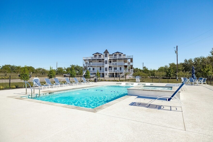 More Photos Of 1030 County Road 279, Liberty Hill Hotel For Sale