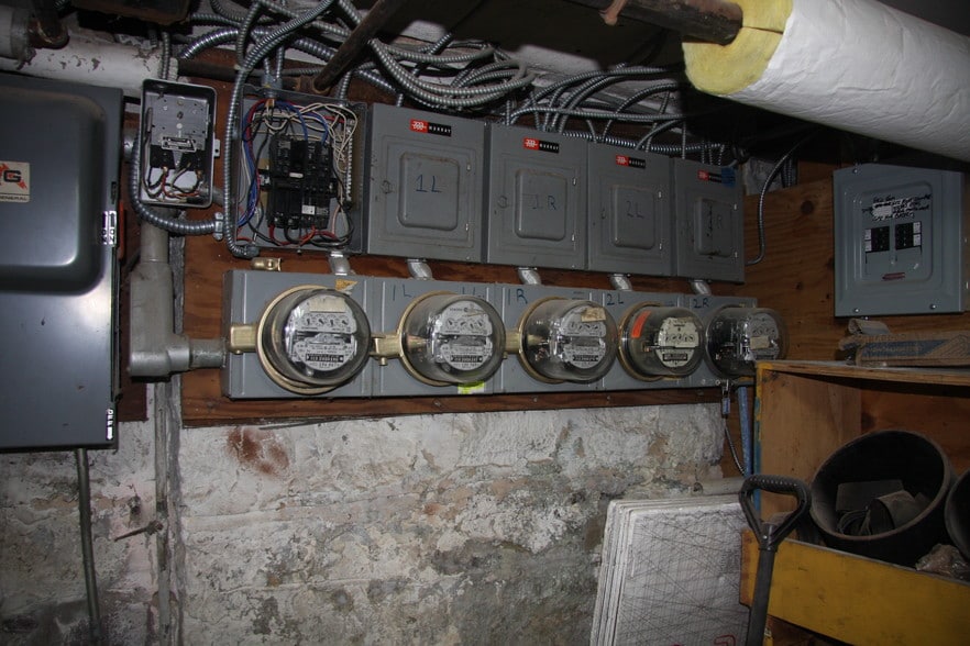 More Photos Of 7037 72nd Pl, Glendale Apartments For Sale