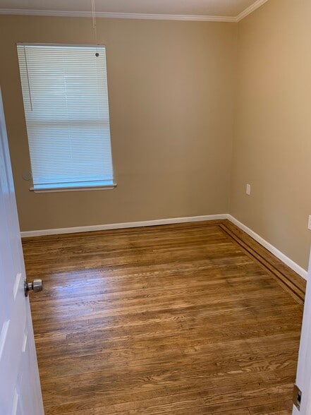 More Photos Of 401 S Springfield Rd, Clifton Heights Storefront Retail Residential For Sale