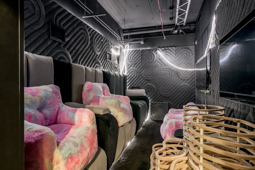 More Photos Of 517 Green Bay Rd, Wilmette Storefront Retail Office For Lease