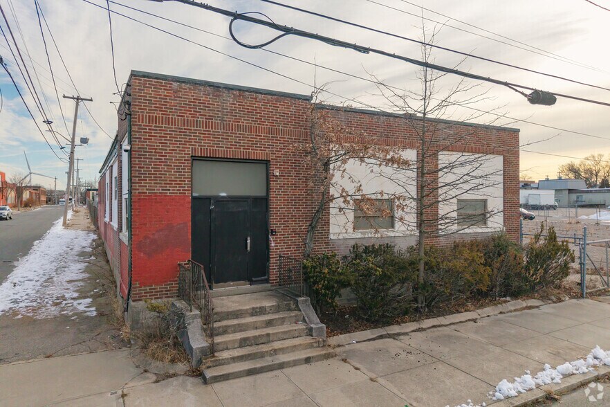 More Photos Of 735 Allens Ave, Providence Manufacturing For Sale