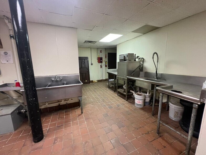 More Photos Of 625 8th St, Huntington Office For Lease