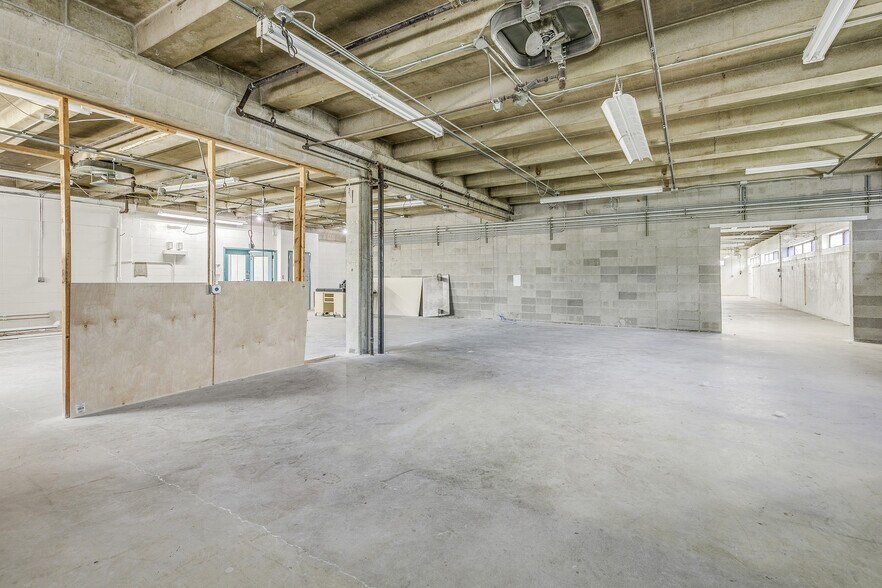 More Photos Of 678 7th St W, Saint Paul Warehouse For Lease