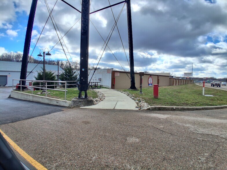 More Photos Of 800 S Morrison Ave, Collinsville Warehouse For Sale