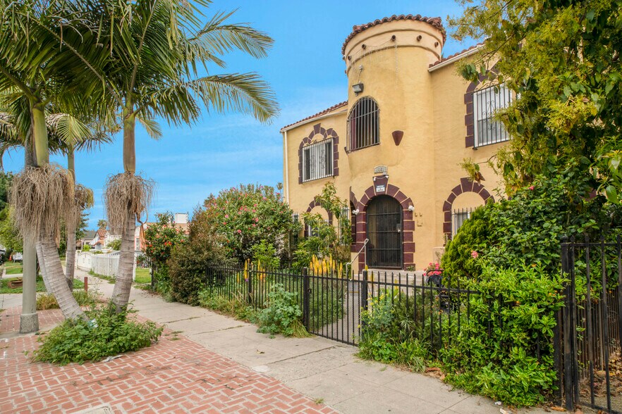 More Photos Of 1061 W 57th St, Los Angeles Apartments For Sale