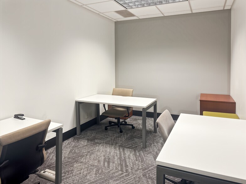 More Photos Of 435-455 Nichols Rd, Kansas City Coworking Space