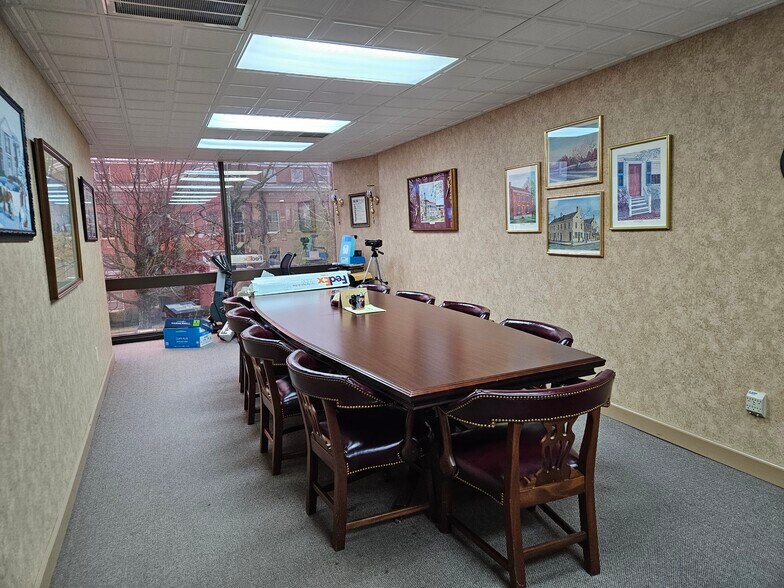 More Photos Of 113 W Public Sq, Glasgow Office For Sale