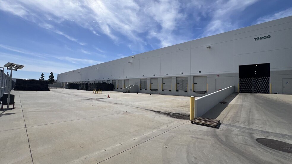 More Photos Of 19900-19988 Van Ness Ave, Torrance Distribution For Lease