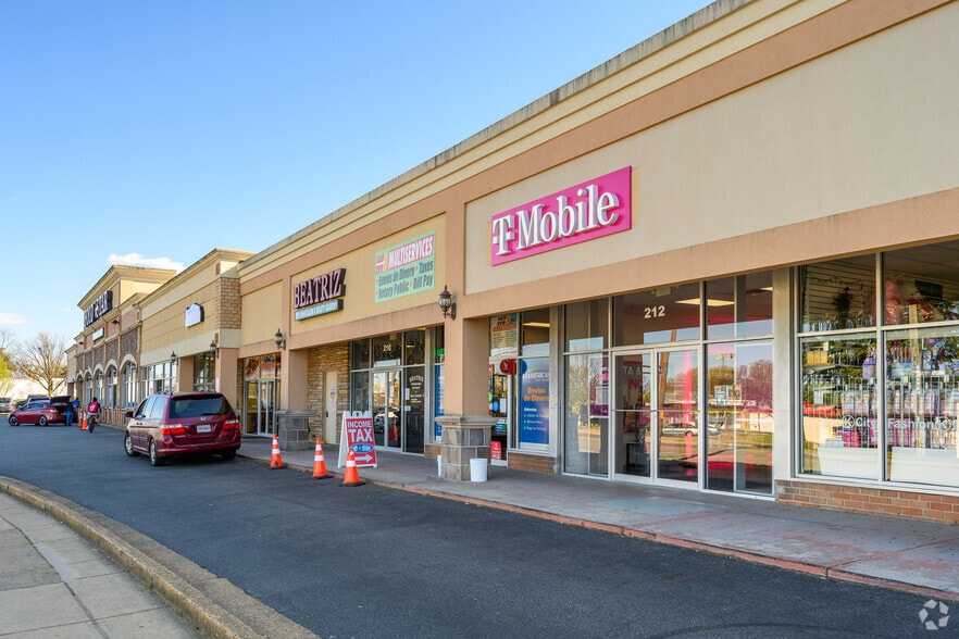 More Photos Of 206-218 W Glebe Rd, Alexandria Supermarket For Lease