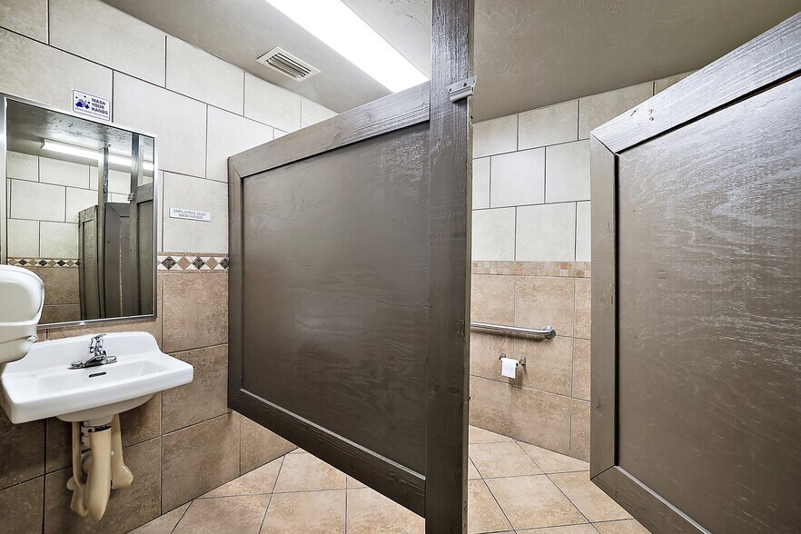 More Photos Of 25031 County Road 42, Paisley Restaurant For Sale