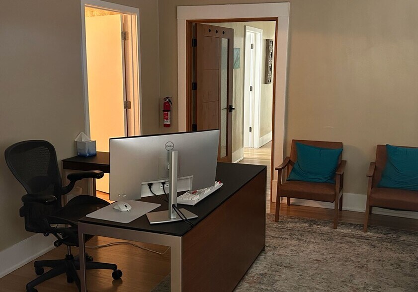 More Photos Of 1003 Luna Cir NW, Albuquerque Office For Sale