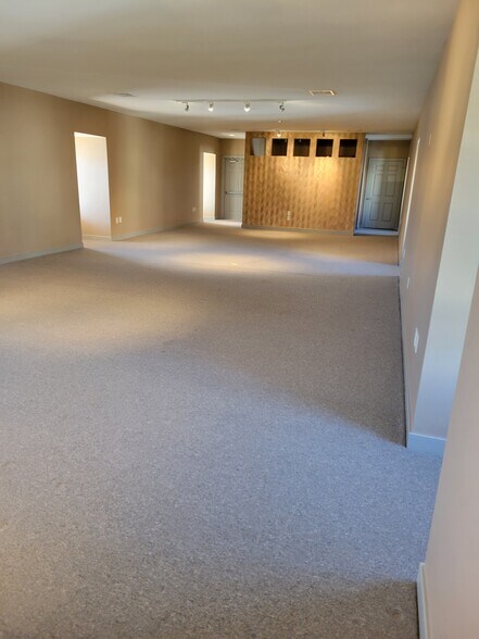 More Photos Of 342 E Main St, Leola Office For Lease