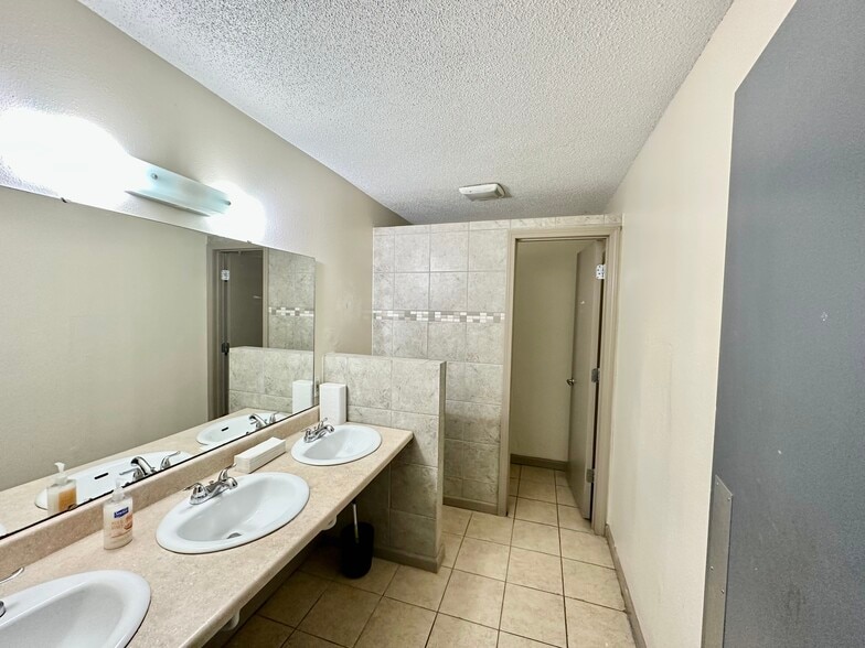 More Photos Of 1001 S Davis St, Kirksville Sorority Fraternity House For Sale