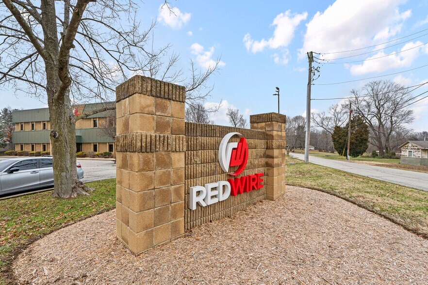 More Photos Of 7200 US-150, Greenville Office For Sale