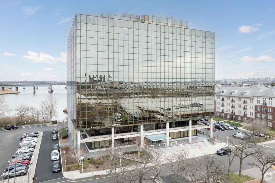 More Photos Of 1 Harmon Plz, Secaucus Medical For Lease