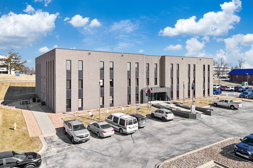 Primary Photo Of 2910 Westown Pky, West Des Moines Office For Lease