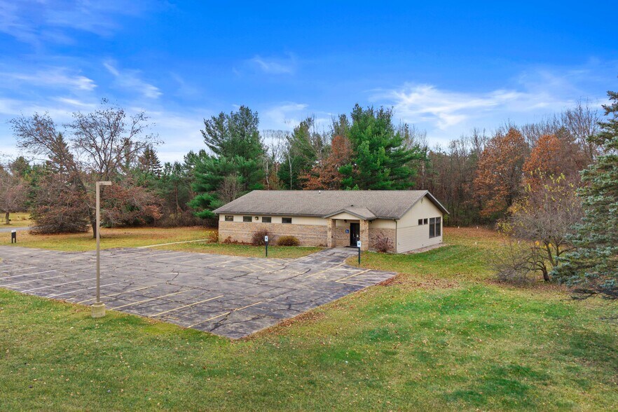 More Photos Of N6493 Valley Circle Rd, Plainfield Office For Sale