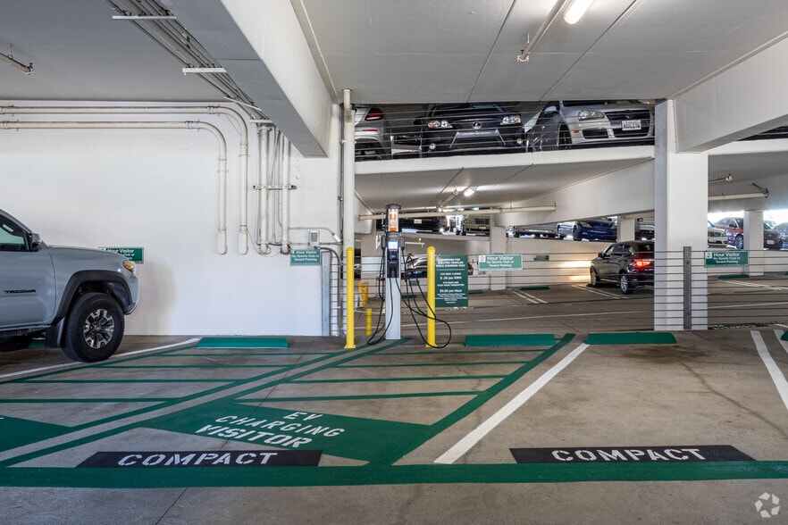 More Photos Of 2040 Main St, Irvine Unknown For Lease