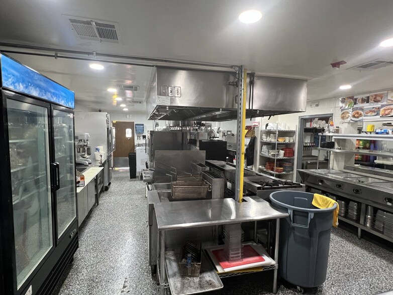 More Photos Of 1410 1st St E, Humble Restaurant For Sale