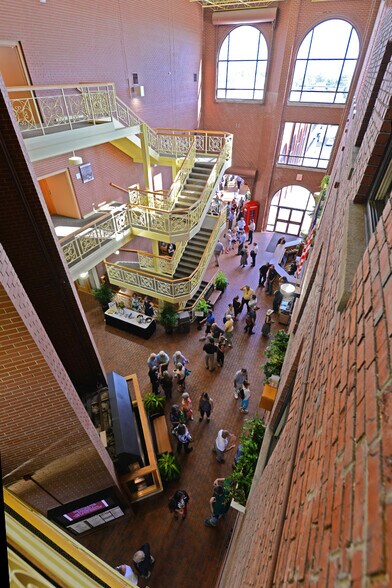 More Photos Of 101 W Kirkwood Ave, Bloomington Unknown For Lease