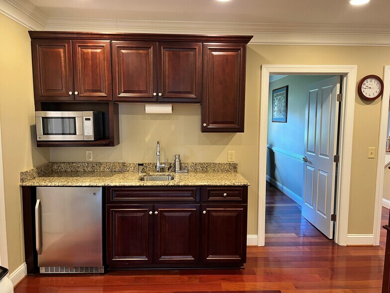 More Photos Of 205 Graves Mill Rd, Lynchburg Office For Lease